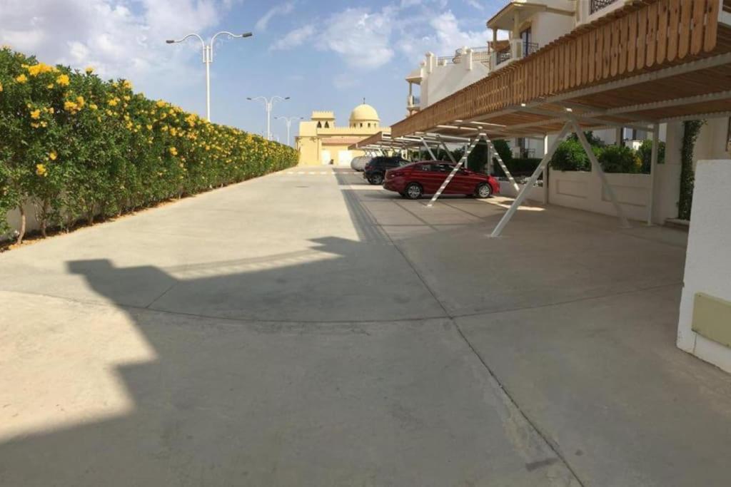 Cosy Studio On The First Floor With Lovely Terrace And Personal Garden Area, Pool View And Free Beach Access In Sharm Hills Resort شرم الشيخ المظهر الخارجي الصورة